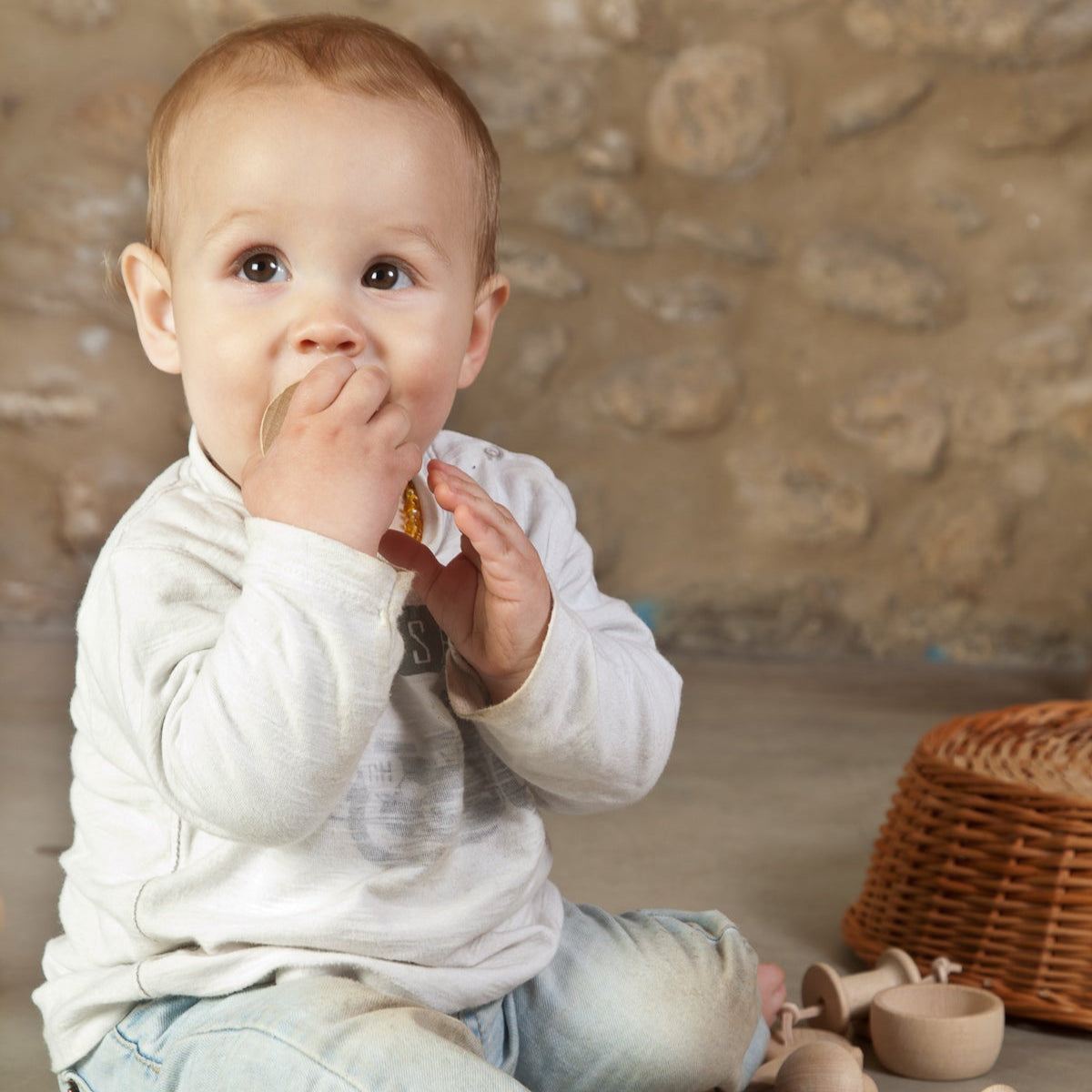 Velika košara s blagom