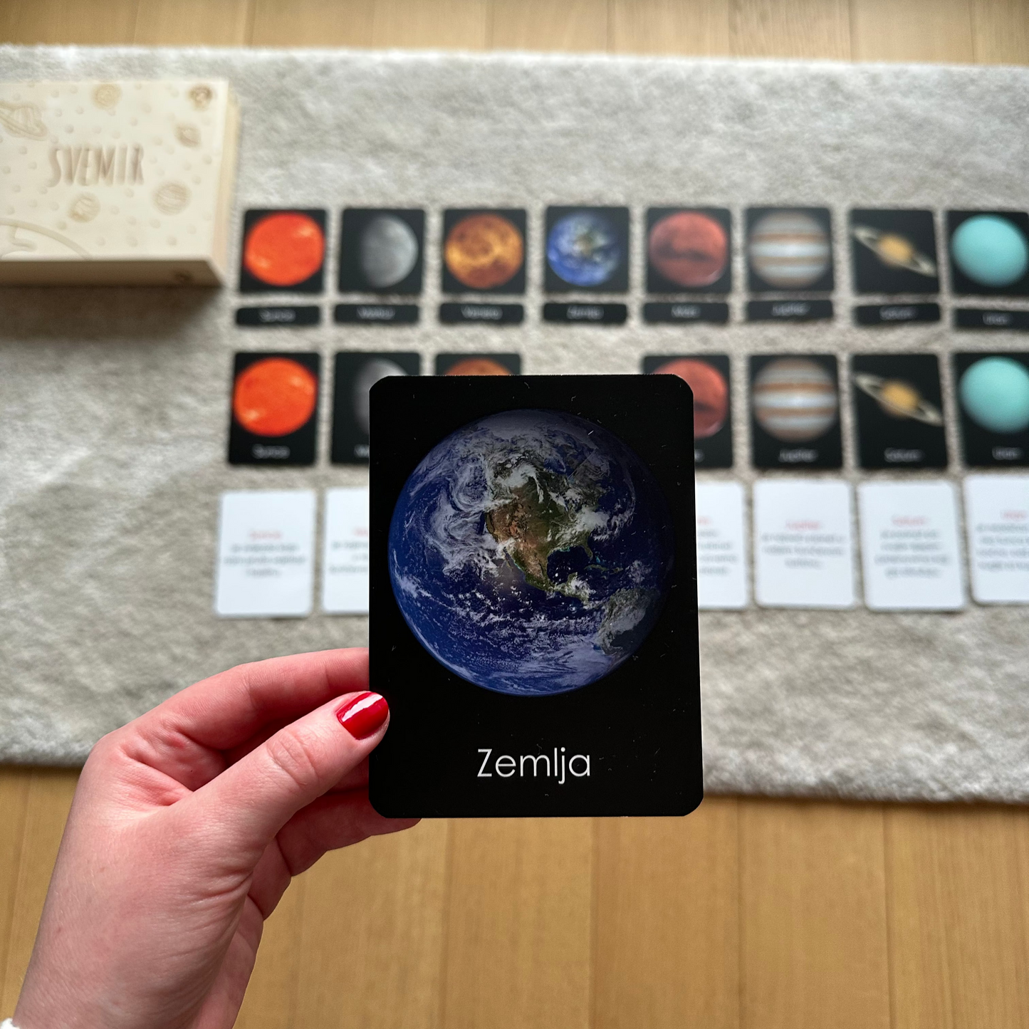 Set: Montessori kartice Svemir u drvenoj kutiji + Minijature