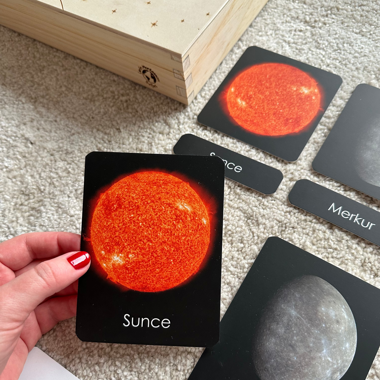 Montessori kartice u drvenoj kutiji - Svemir