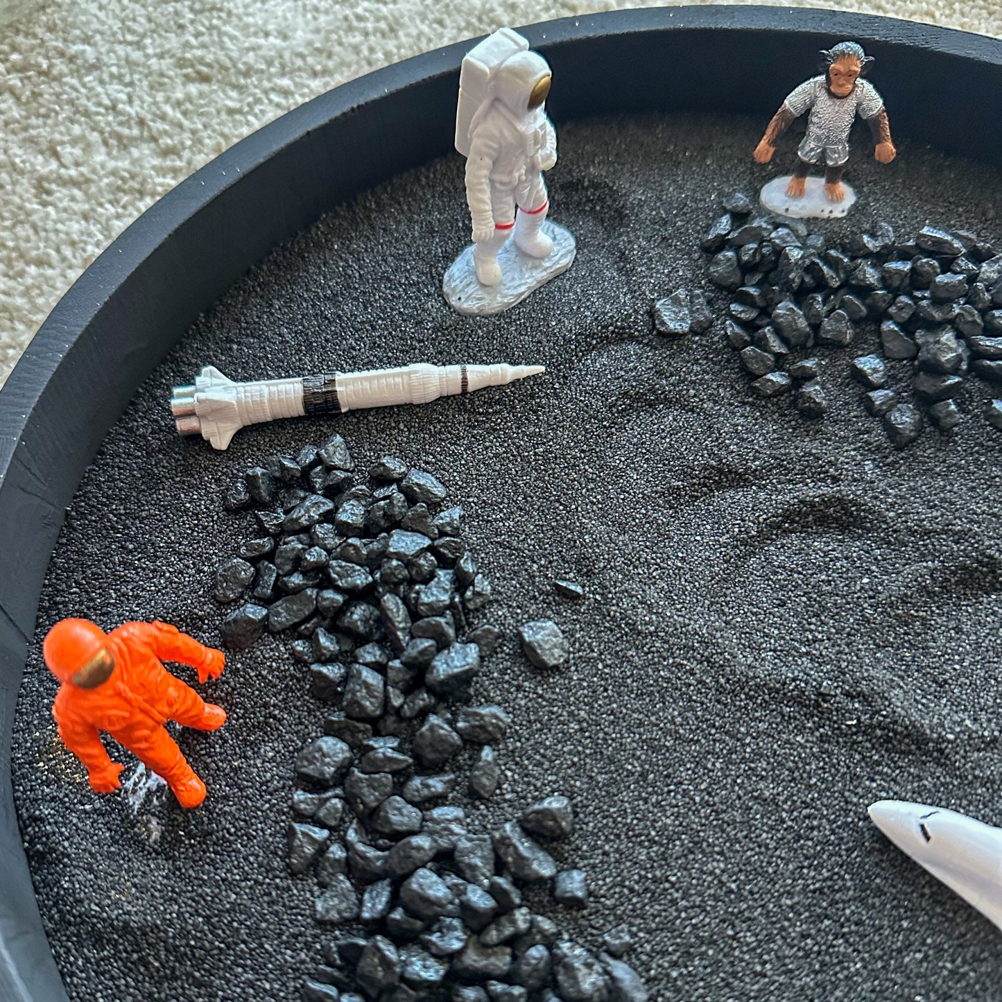 Minijature i Montessori kartice u drvenoj kutiji - Svemir