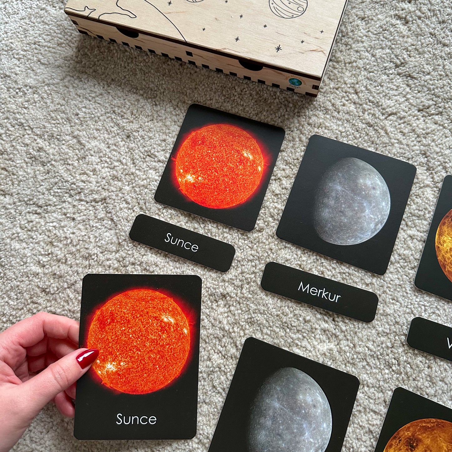 Montessori kartice u drvenoj kutiji - Svemir