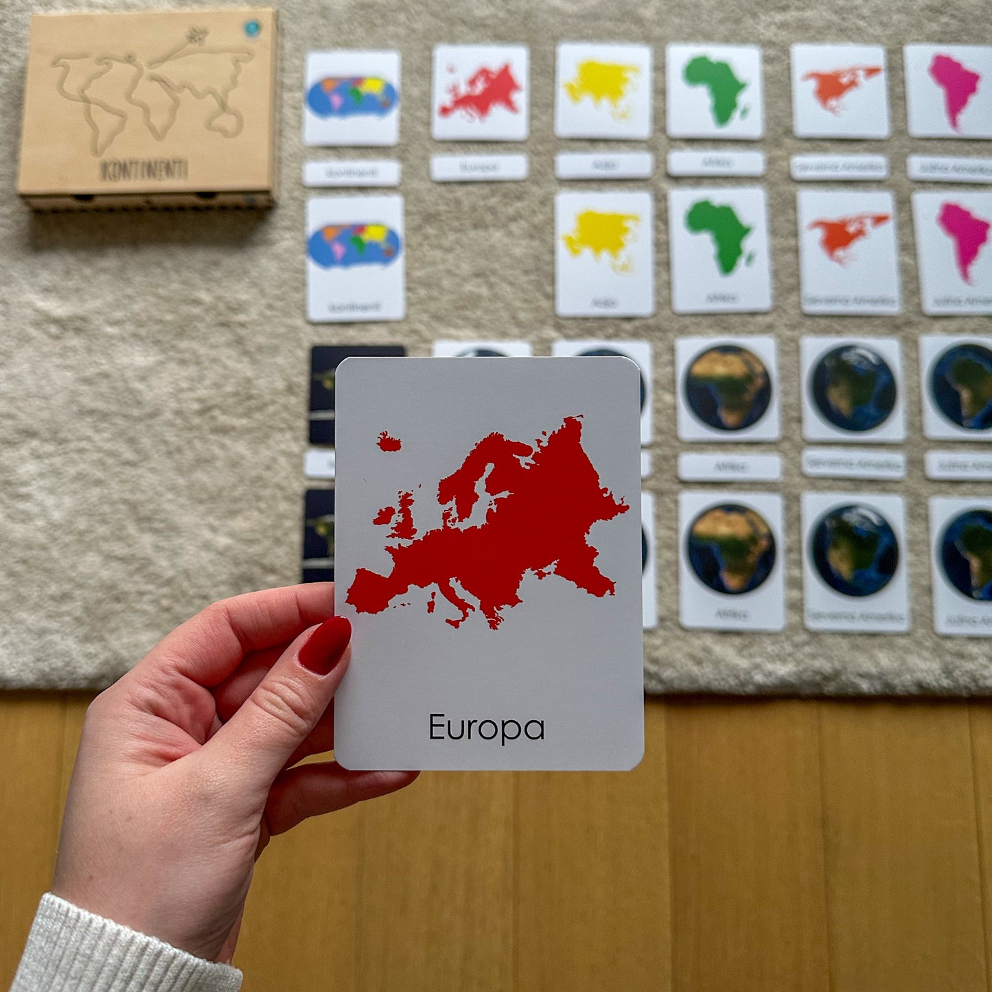 Montessori kartice u drvenoj kutiji - Kontinenti
