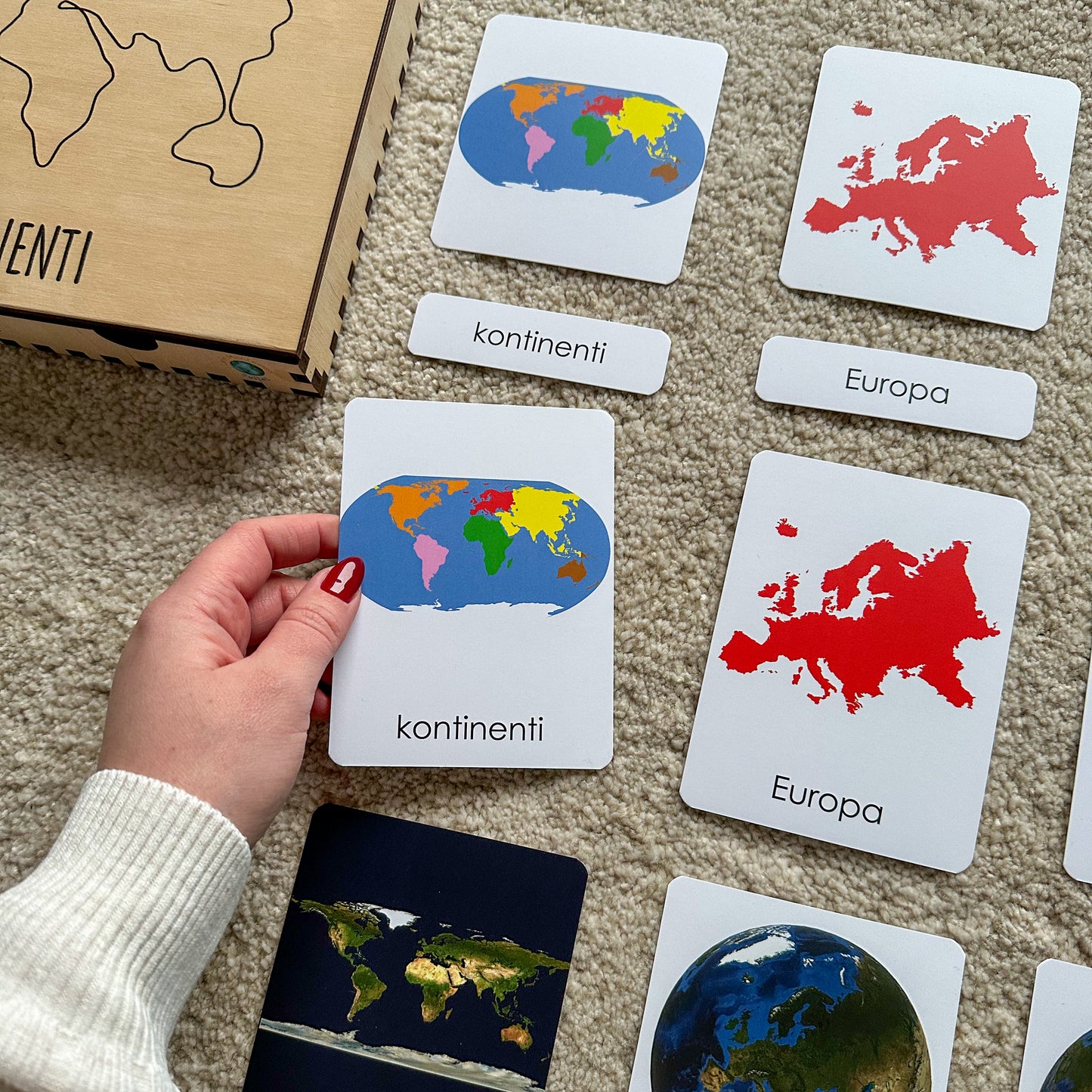 Montessori kartice u drvenoj kutiji - Kontinenti