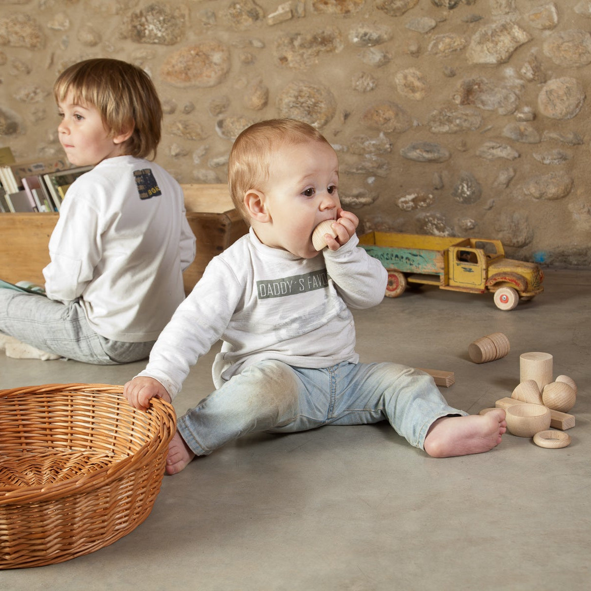 Velika košara s blagom