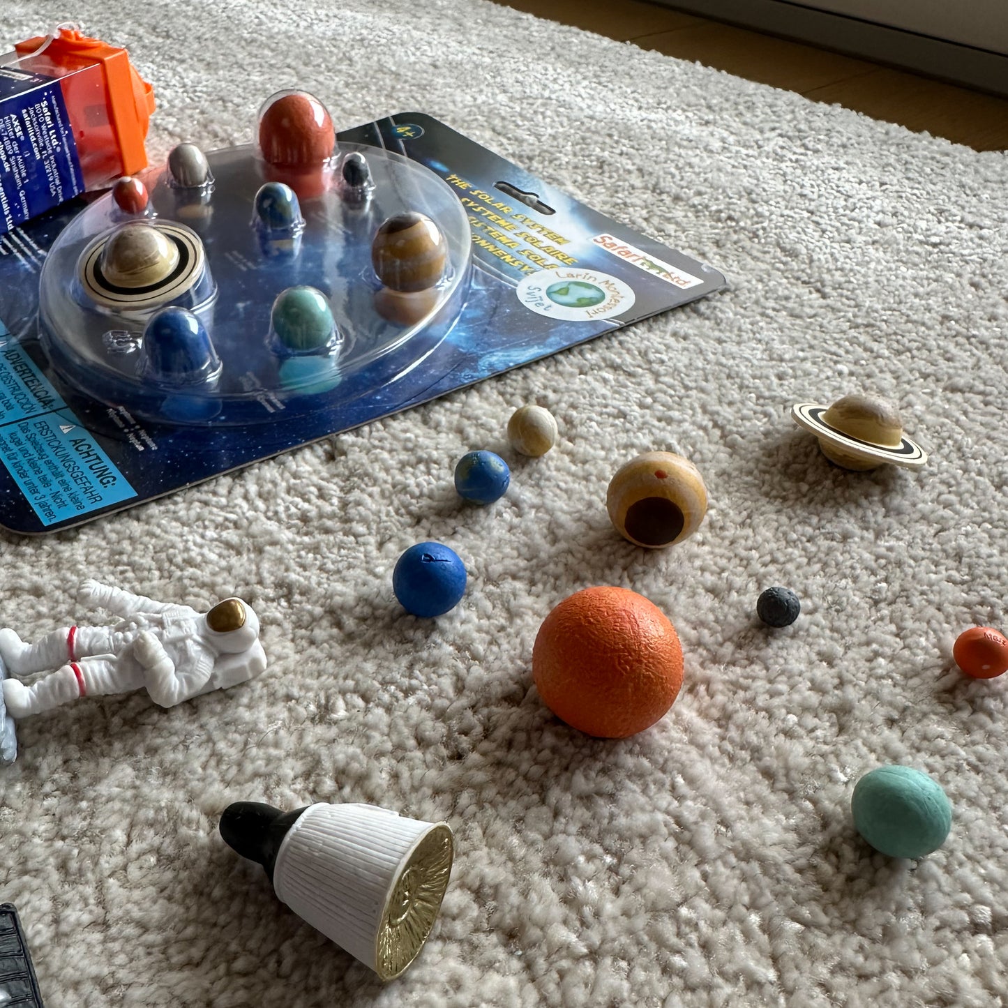 Set: Montessori kartice Svemir u drvenoj kutiji + Minijature