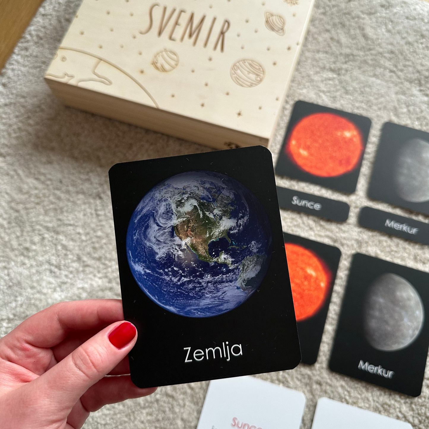 Montessori kartice u drvenoj kutiji - Svemir