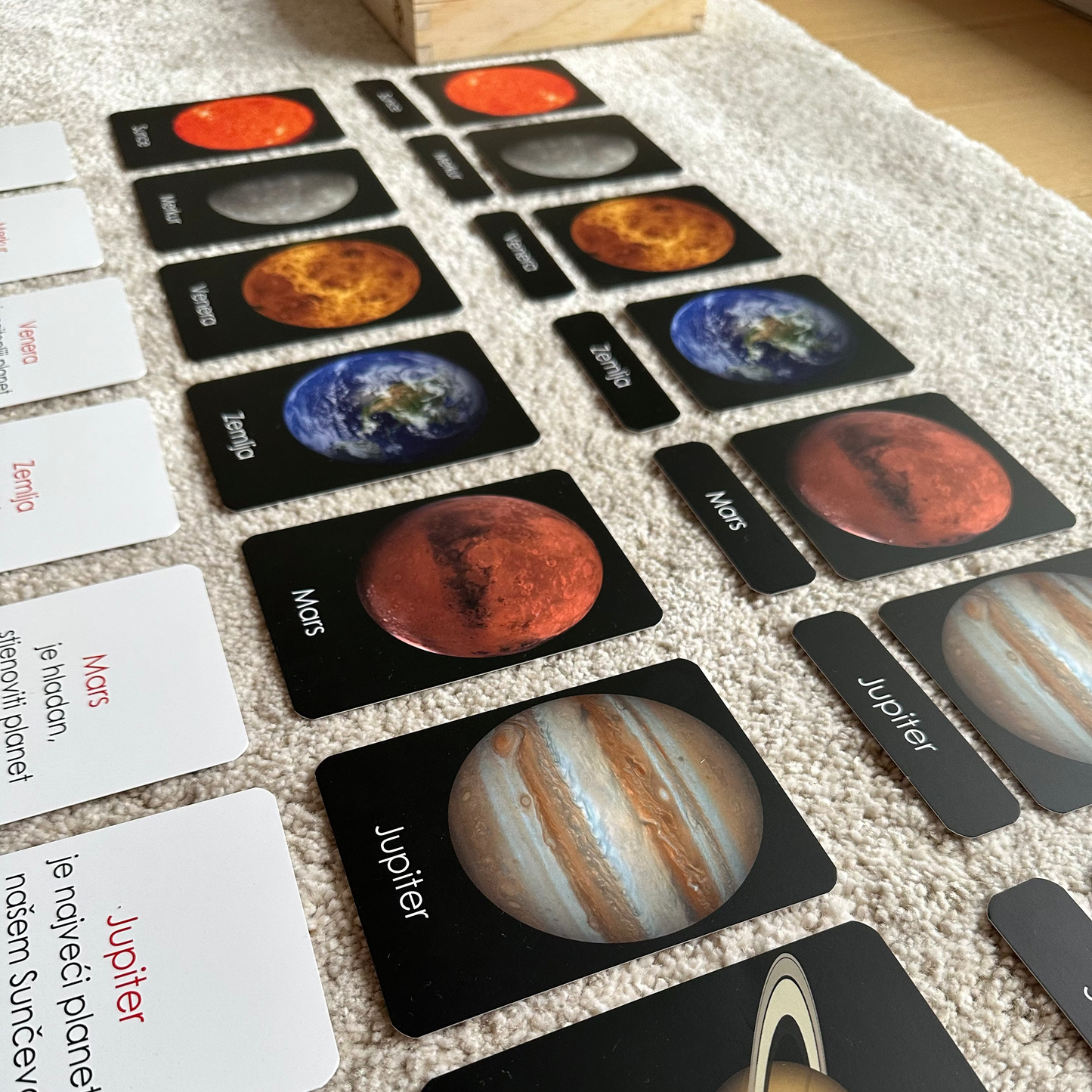 Montessori kartice u drvenoj kutiji - Svemir