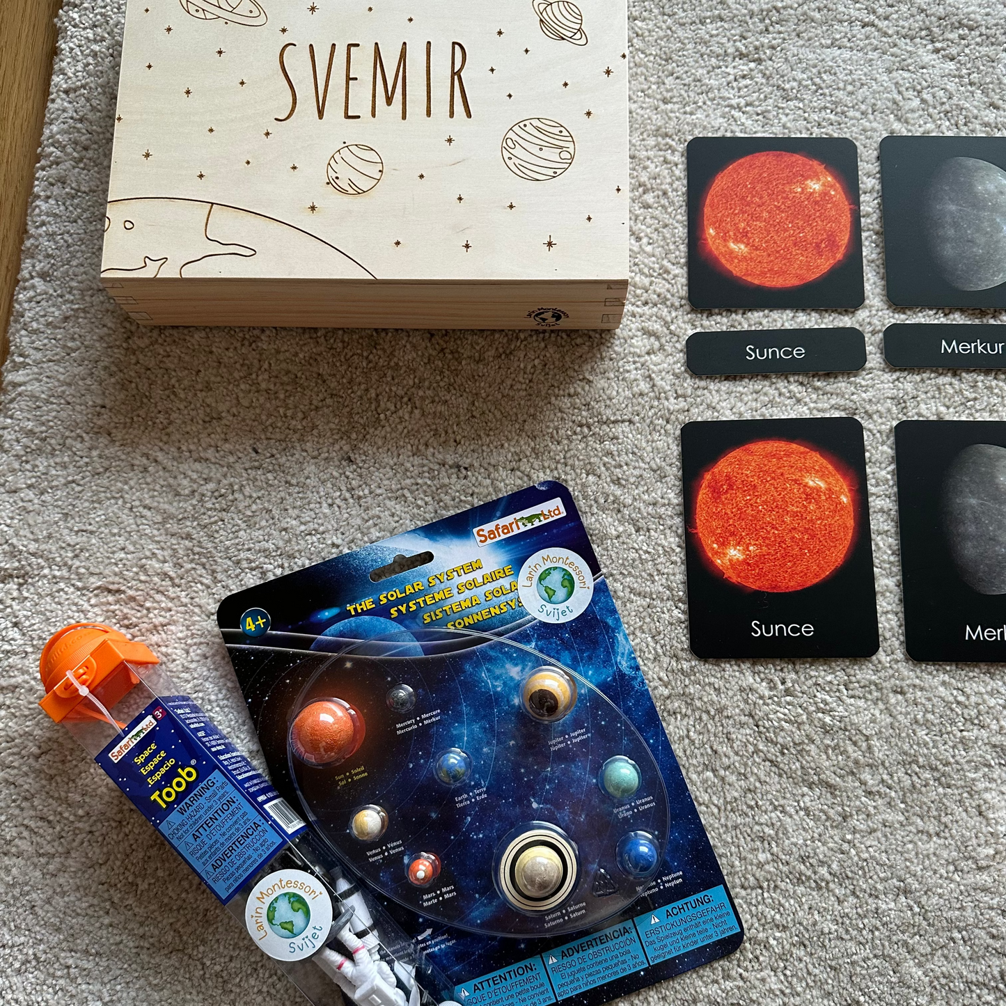 Set: Montessori kartice Svemir u drvenoj kutiji + Minijature