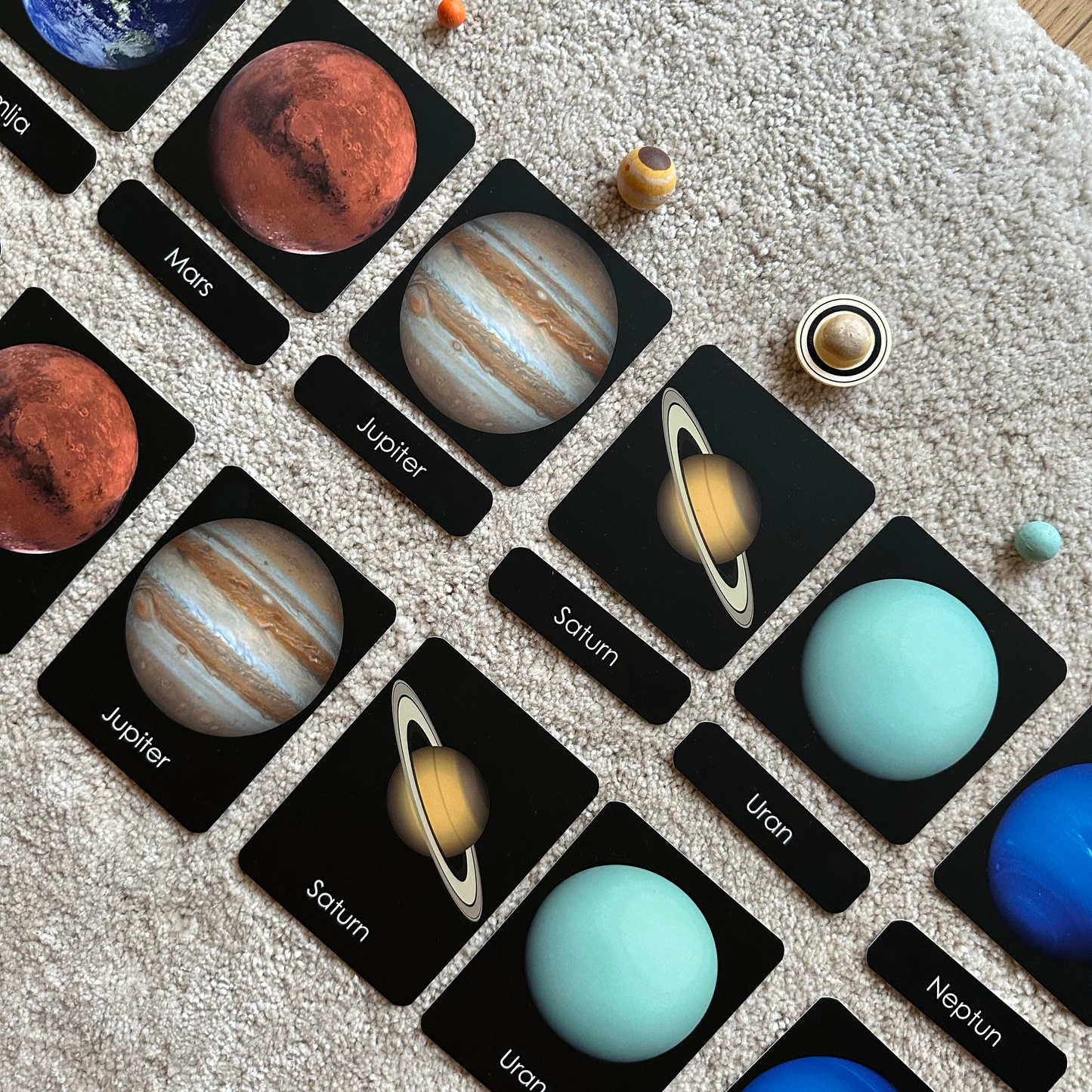 Set: Montessori kartice Svemir u drvenoj kutiji + Minijature