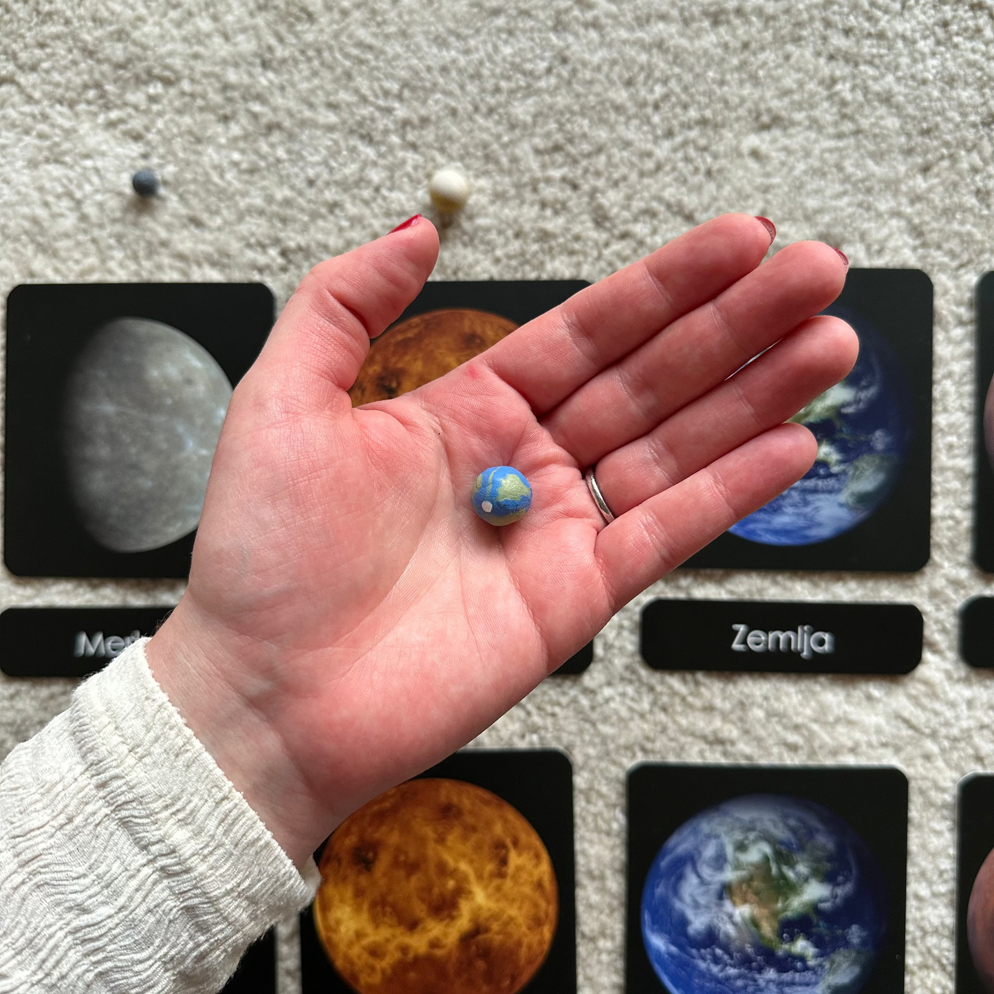 Set: Montessori kartice Svemir u drvenoj kutiji + Minijature