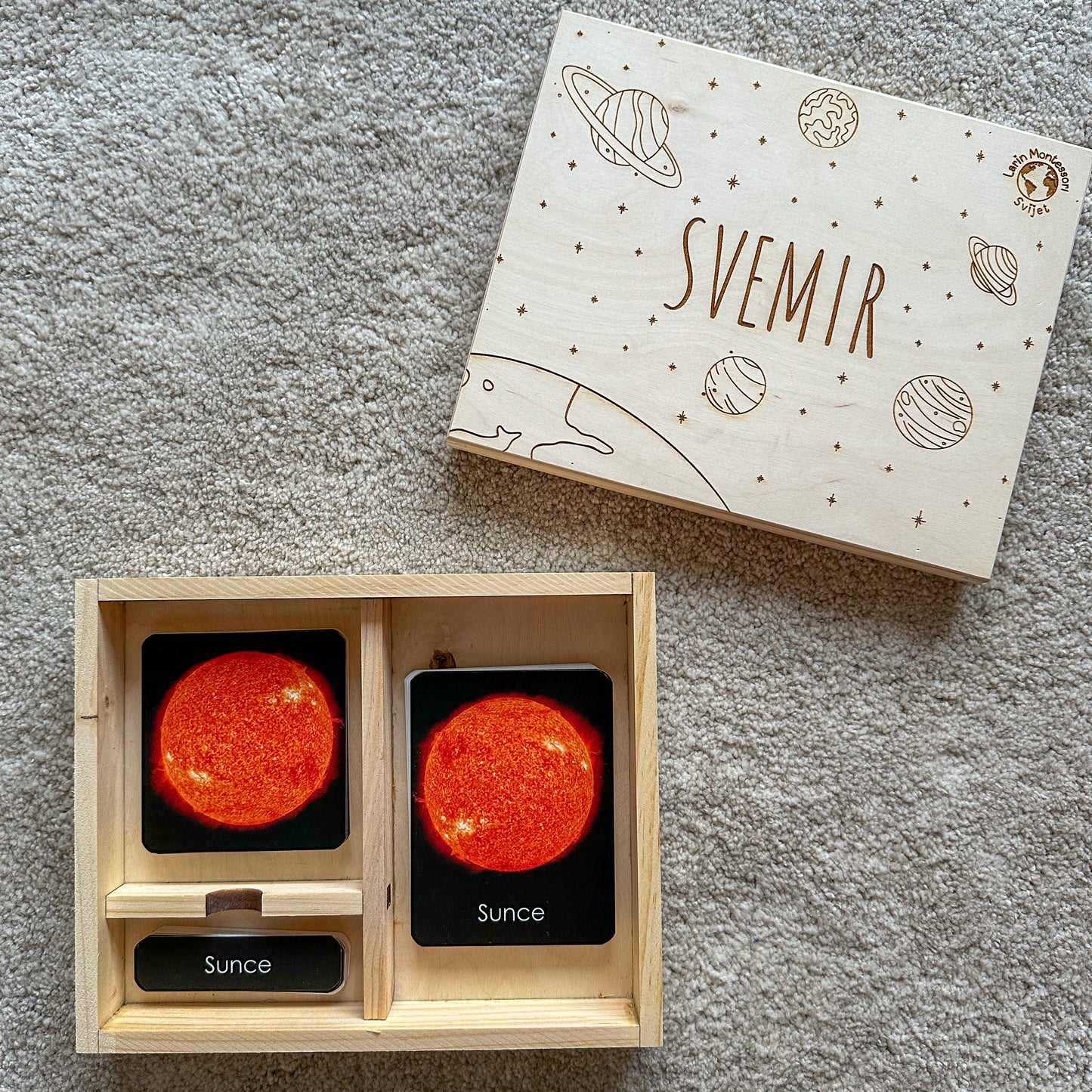Set: Montessori kartice Svemir u drvenoj kutiji + Minijature