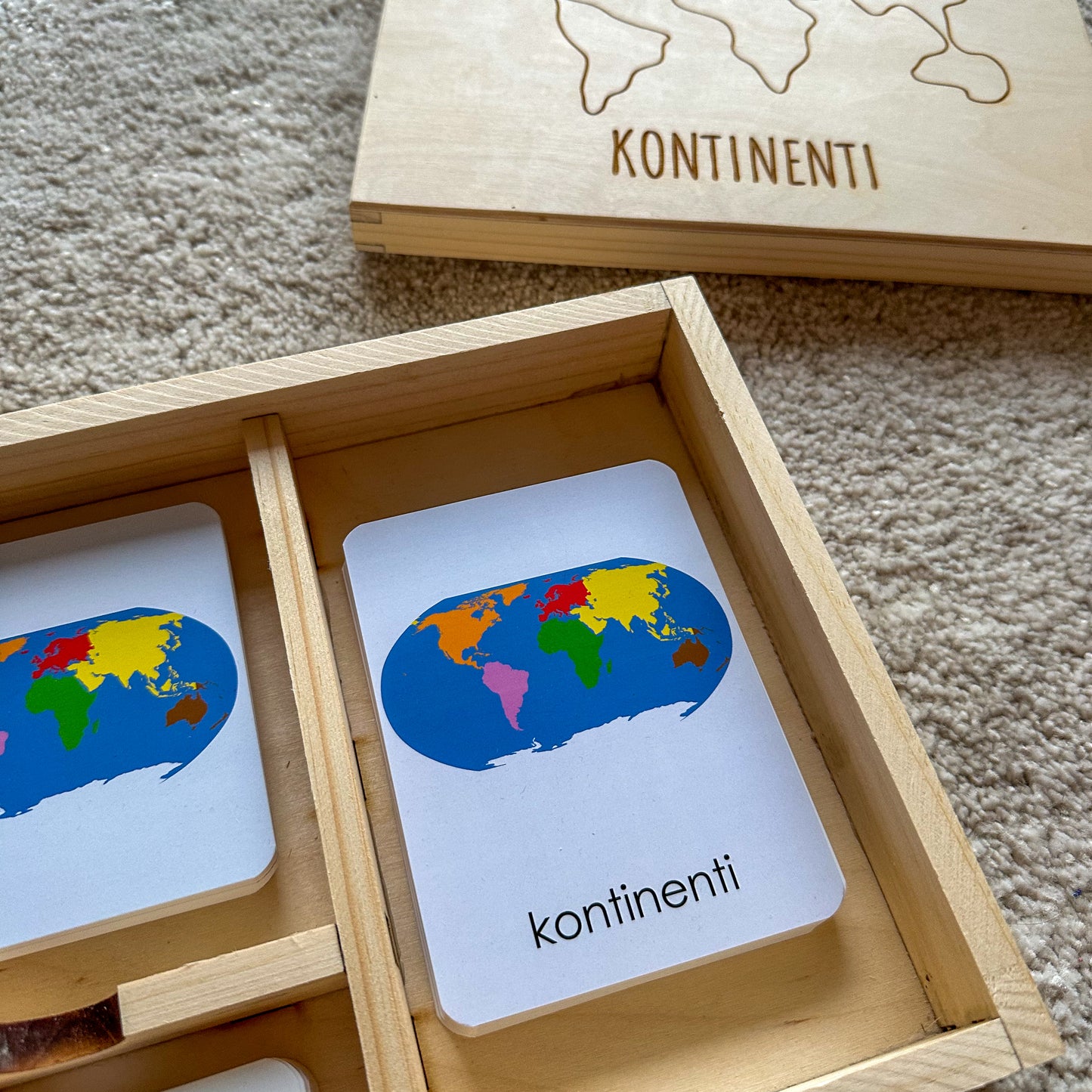 Montessori kartice u drvenoj kutiji - Kontinenti