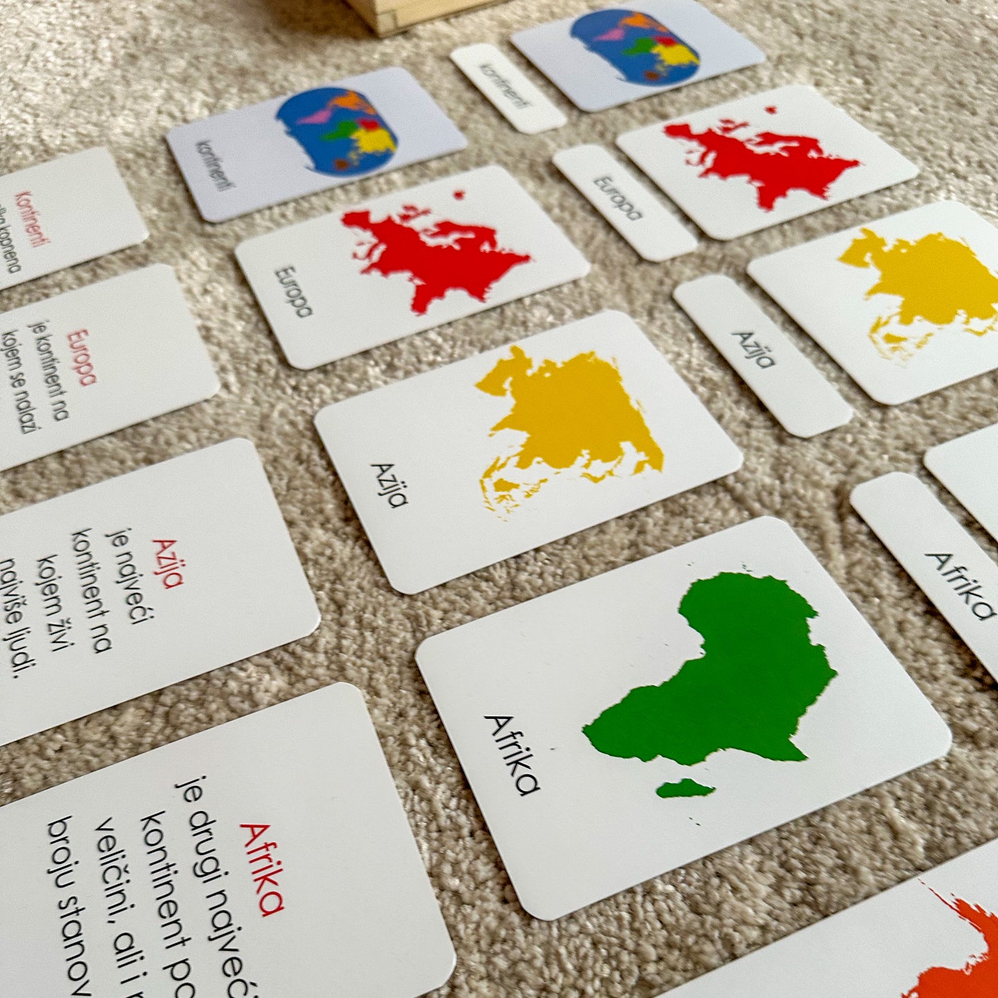 Montessori kartice u drvenoj kutiji - Kontinenti