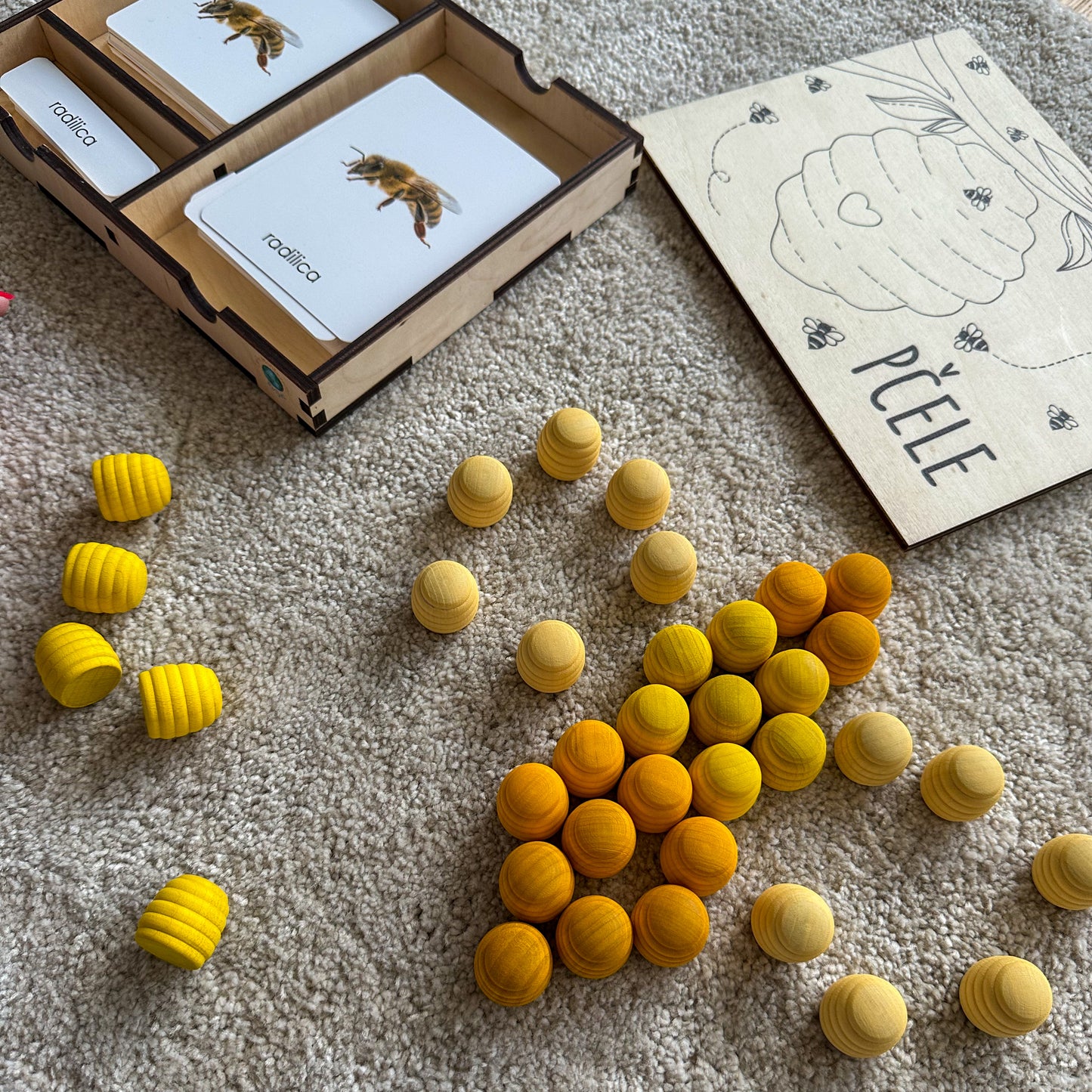 Set: Montessori kartice Pčele u drvenoj kutiji + Grapat Mandala Košnice
