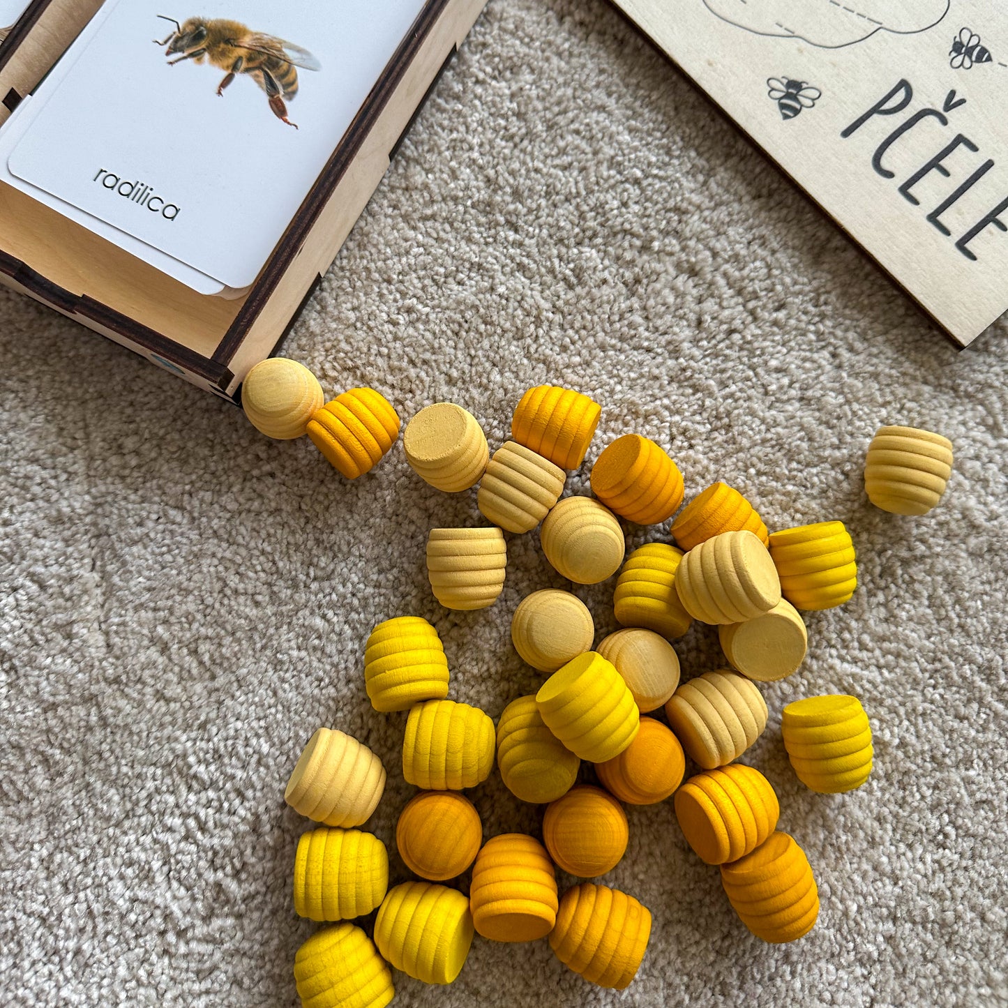Set: Montessori kartice Pčele u drvenoj kutiji + Grapat Mandala Košnice