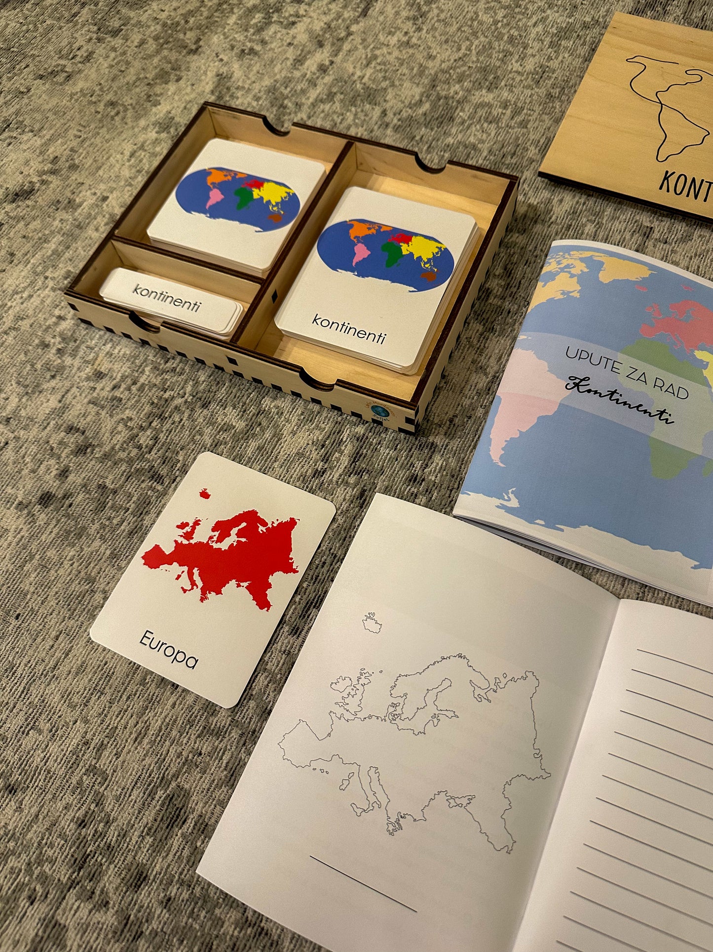 Montessori cards in a wooden box - Continents