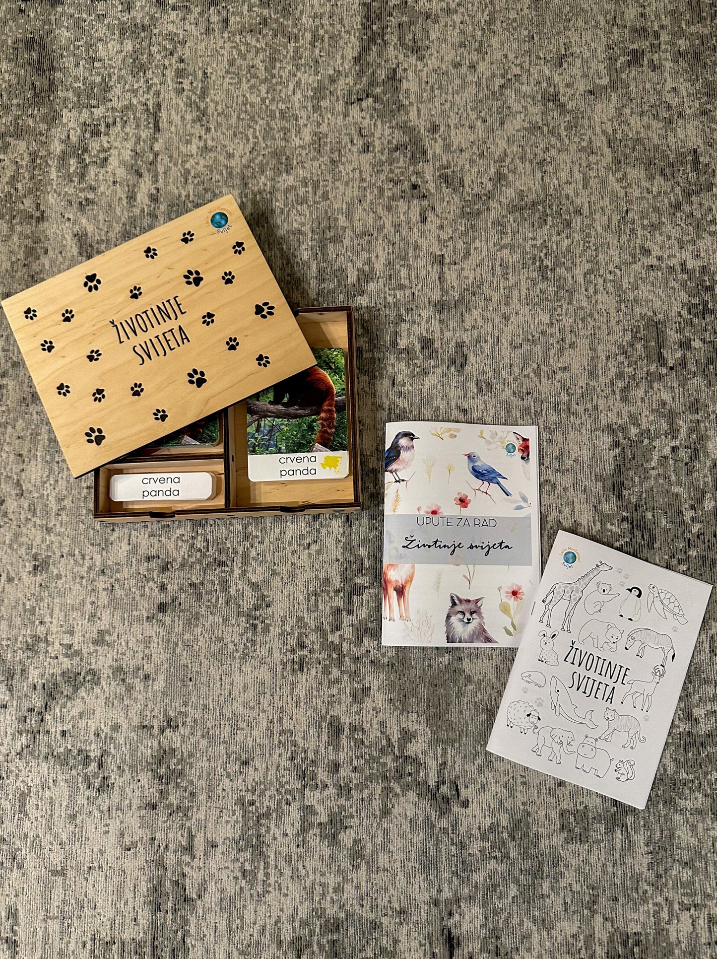 Montessori cards in a wooden box -  Animals of the World