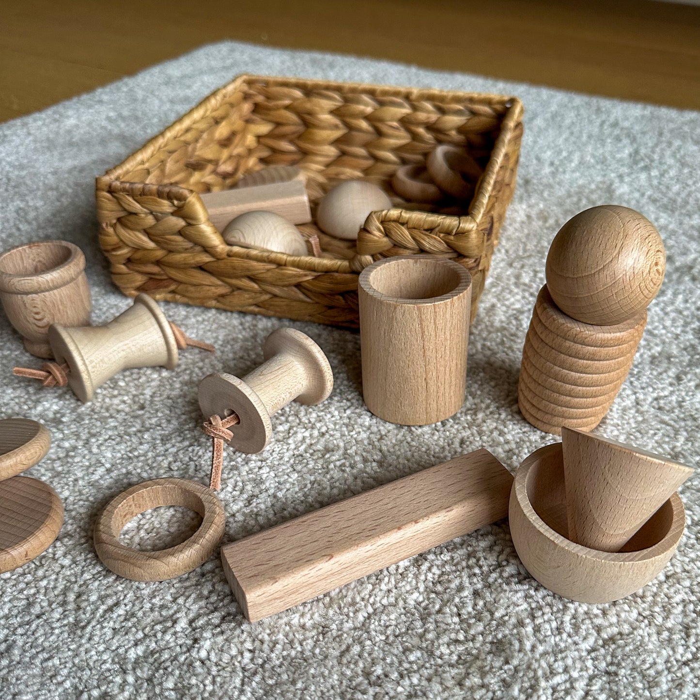 Velika košara s blagom